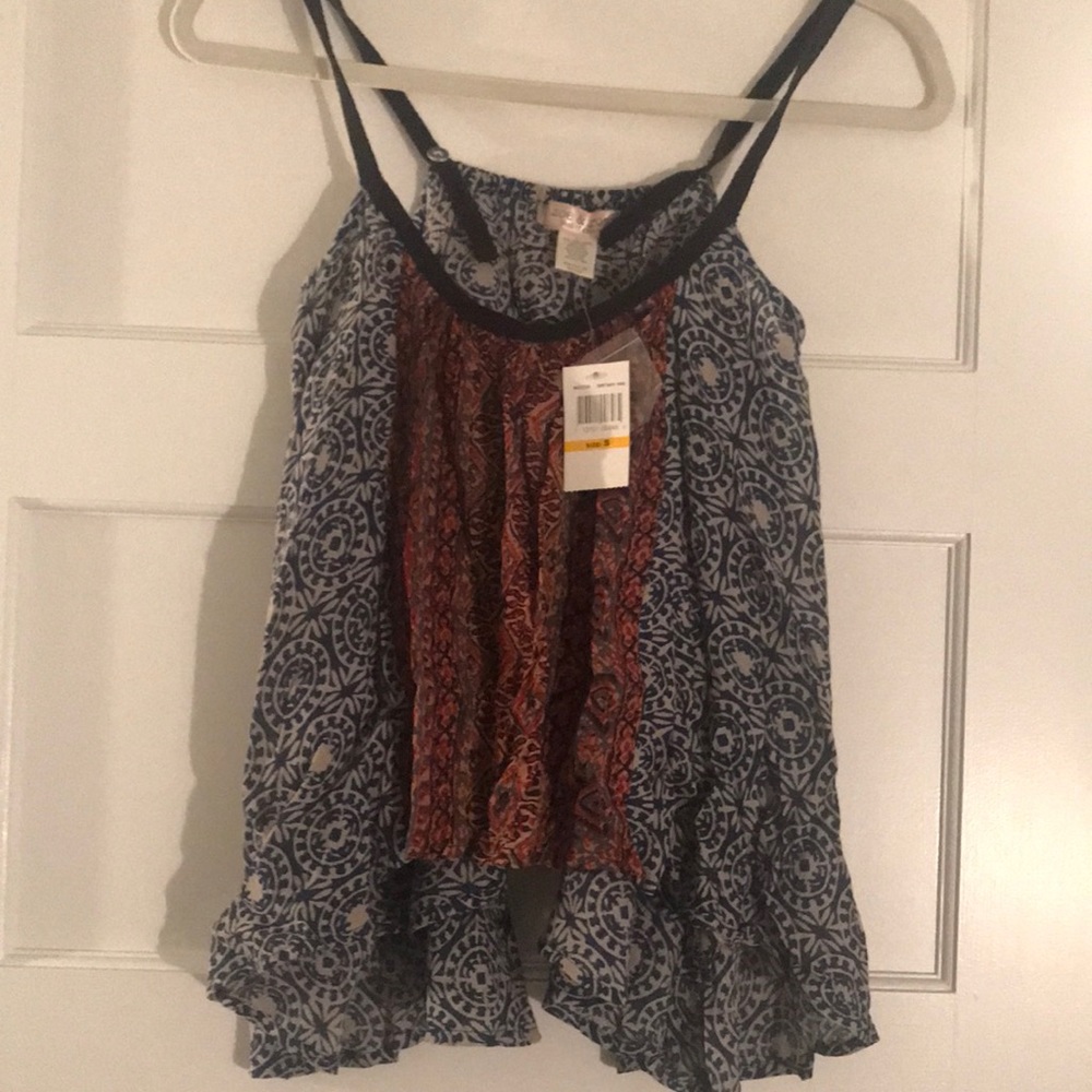 NWT Zoe & Rose band of gypsies batik split back rayon top in size small